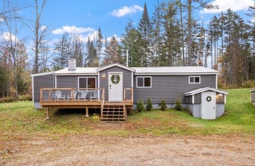 Bethlehem House | Riverfront Retreat in the White Mountains - 3BR Cozy Escape Near Ski & Hike