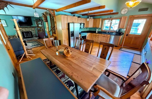 North Creek House | Riverfront Retreat at Hudson Lodge!