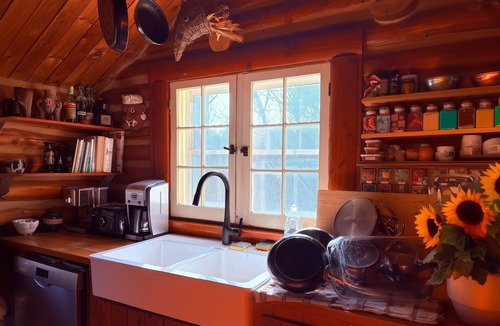 Chelsea Cabin | Riverside Cabin@GatineauPark near NordikSpa, waterfront w SUP & kayaks!