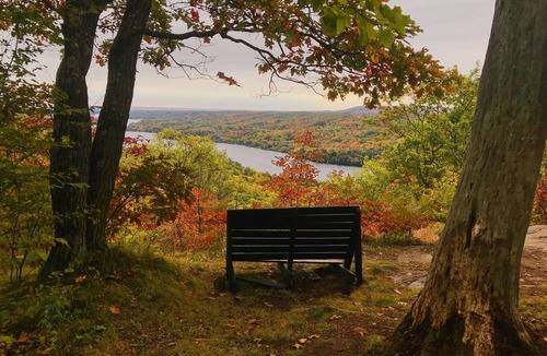 Chelsea Cabin | Riverside Cabin@GatineauPark near NordikSpa, waterfront w SUP & kayaks!