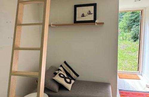 Williamsville Apartment | Riverside Getaway and Wood-Fired Sauna