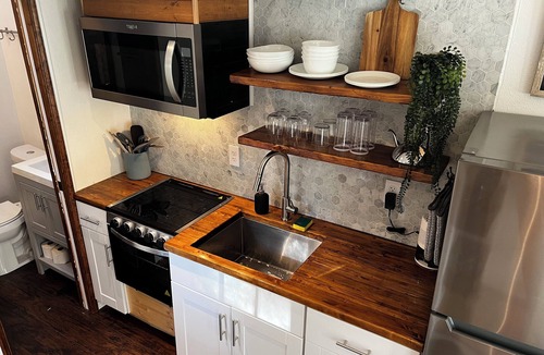 Verlot Cabin | Riverside Tiny House for 2