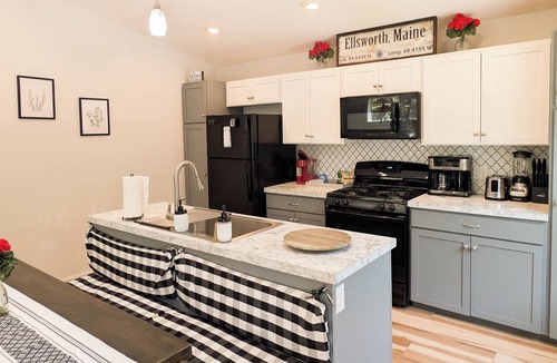 Ellsworth Apartment | Riverview Ellsworth Apartment