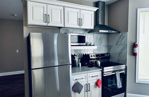 Downtown Niagara Falls House | *Riverview*Walk to Falls*Newly Renovated*2nd floor