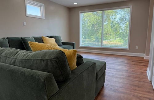 Downtown Niagara Falls House | *Riverview*Walk to Falls*Newly Renovated*2nd floor