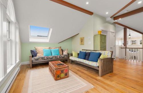 Essex House | Robbins Nest