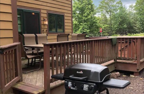 Lake Harmony House | Rock's Ridge: Stunning Poconos Townhouse with Hot Tub, Fire Pit & Skiing Nearby!