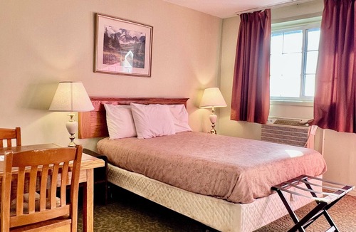 Renfrew Cabin | Rocky Mountain Lodge - Standard Room, 1 King Bed