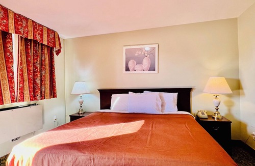 Renfrew Cabin | Rocky Mountain Lodge - Standard Room, 1 King Bed
