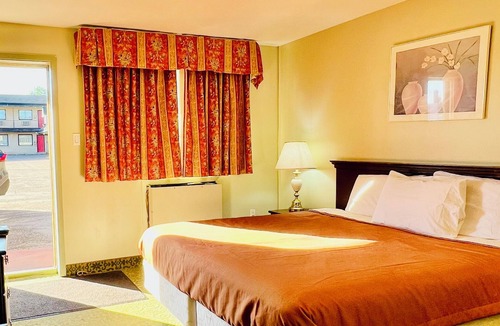Renfrew Cabin | Rocky Mountain Lodge - Standard Room, 1 King Bed