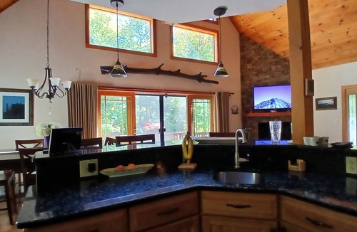 Wilmington Ski Chalet | Rocky River Chalet, sleeps 8, hot-tub, 5 mi to WFace, 5 year Superhost! Dogs?