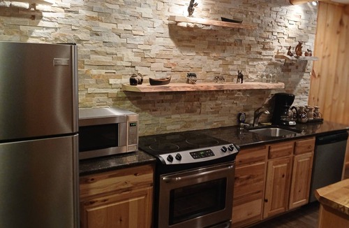 Wilmington Ski Chalet | Rocky River Chalet, sleeps 8, hot-tub, 5 mi to WFace, 5 year Superhost! Dogs?