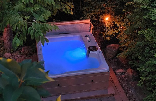 Wilmington Ski Chalet | Rocky River Chalet, sleeps 8, hot-tub, 5 mi to WFace, 5 year Superhost! Dogs?