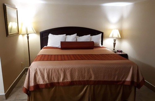 Weedsport Hotel | Rodeway Inn