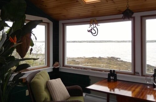 Trenton Cottage | Romantic beach front cottage