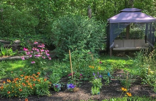 Port Franks Apartment | Romantic Couples Getaway - Sauna, Hot Tub, Private Beach access, Hiking trails