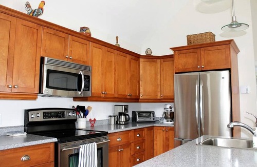 Hancock Point Cottage | Romantic Waterfront Cottage with Private Beach & Fireplace Near Hancock, Maine
