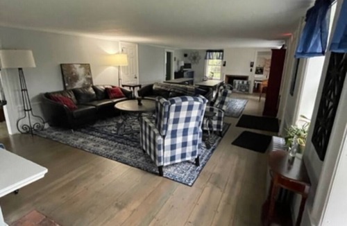 Francestown Apartment | Room 08 - King Room - Handicap accessible