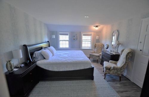 Francestown Apartment | Room 08 - King Room - Handicap accessible