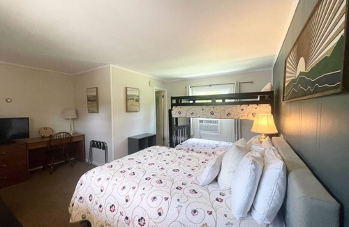 Manchester Center Bed & Breakfast | Room 7 - family room sleeps 4