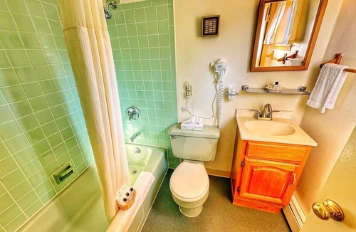 Manchester Center Bed & Breakfast | Room 7 - family room sleeps 4