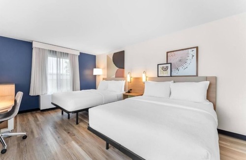 Essex Junction Hotel | Room Near Burlington Airport – Just 3.1 Miles Away with Continental Breakfast