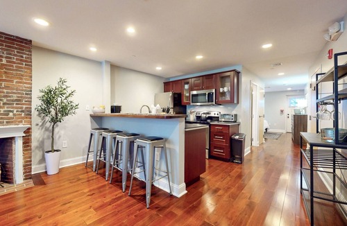 Government Center Apartment | Roomy 1-bedroom - Faneuil Hall and Quincy Market
