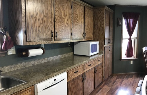 Cape Vincent House | Rose Cottage family home - year round - ADA friendly