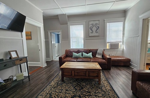 Yachting Village Apartment | 'Rosie' downtown Newport