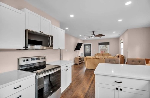 Glassboro House | Rowan University stay 20 Min to Philadelphia sleeps 12