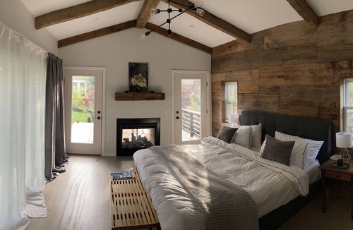 Jefferson House | Rustic 1850 Farmhouse and Gardens on 5 acres!