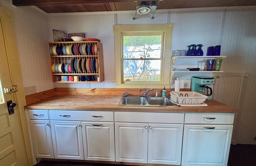 Alton Cabin | Rustic 4-bedroom cabin with WiFi, AC in charming Alton Bay on Lake Winni.