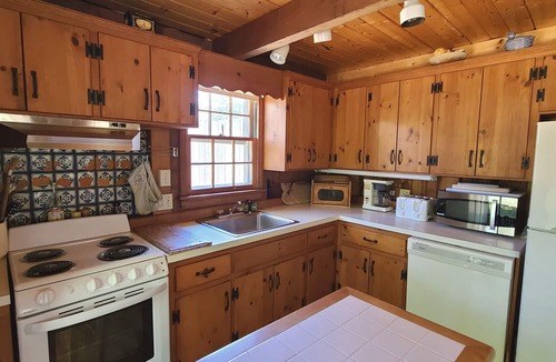 Wellfleet House | Rustic 4BD Gambrel-Wooded Lot, A/C, Only 0.8 MI to Bay Beach or Wellfleet Center