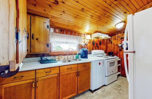 York Beach Cottage | Rustic and well-equipped cottage w/gas grill, deck, large lawn - near the ocean