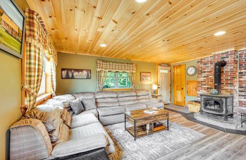 Walden House | Rustic Cabin in West Danville w/Deck & Fire Pit!