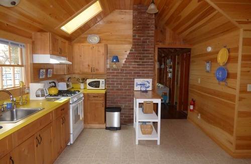 Ocean Point Cottage | Rustic Chic Cottage in Ocean Point! Water Views, Fireplace and Great Linens!