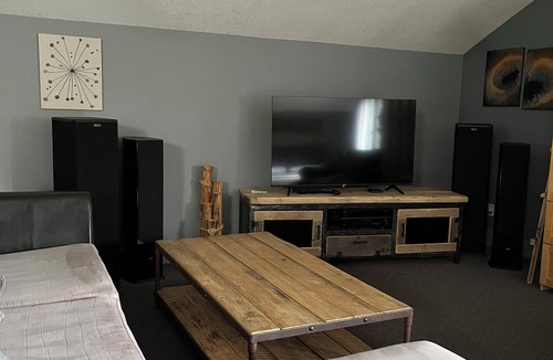 Cremona Apartment | Rustic escape with private hot tub.