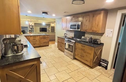 Ulster Park House | Rustic Family Retreat Getaway Pet friendly.