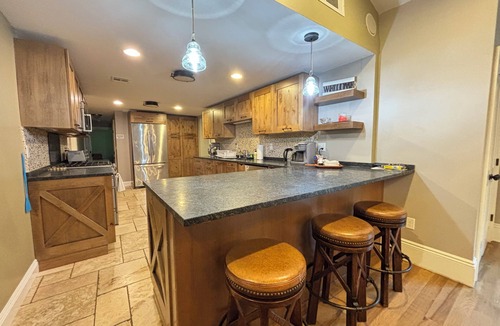 Ulster Park House | Rustic Family Retreat Getaway Pet friendly.