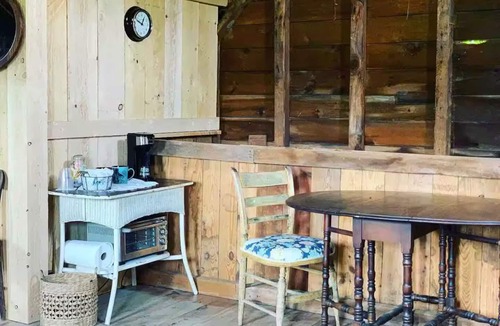 Coxsackie House | Rustic Glamping Cabin by creek in Hudson Valley