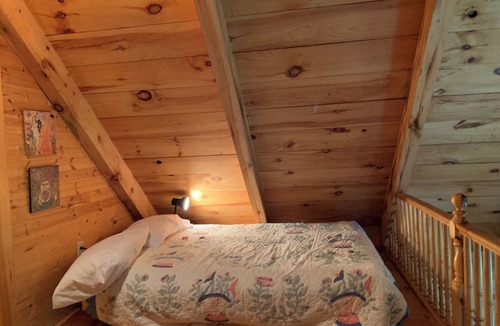Utterson Cabin | Rustic historical log cabin schoolhouse in Muskoka