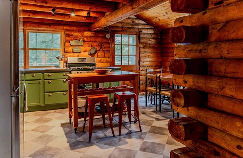 Eastern Vermont Cabin | Rustic Log Cabin w/Modern Updates - Close to Stowe - Steps from LV Rail Trail