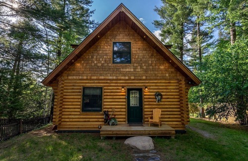 Wilmington Cabin | Rustic Log Cabin with Jacuzzi Bathtub in the Adirondack Mountains, New York