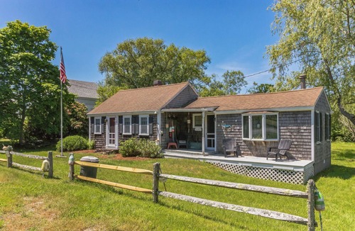 North Truro Cottage | Rustic Retreat at The Old Post Office-Walk to Truro Vineyards
