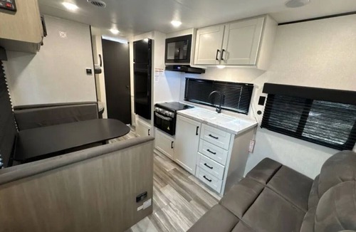 Town of Colchester House | RV with great Mountain View with picnic area, ponds, trails and fruits trees