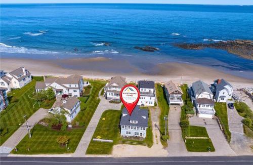 Rye House | Rye by the Beach Walk to the sand- multi-gen stays