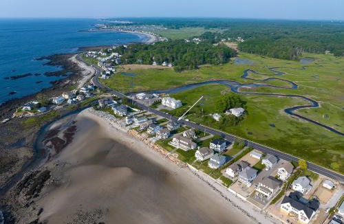 Rye House | Rye by the Beach Walk to the sand- multi-gen stays