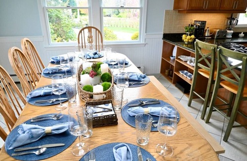Silver Beach House | S.S. Escape | Walk to Beaches | Newly Renovated | Dog Friendly
