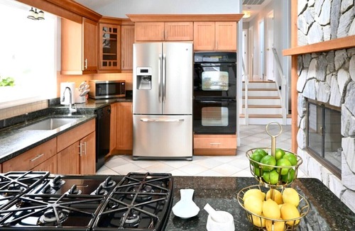 Silver Beach House | S.S. Escape | Walk to Beaches | Newly Renovated | Dog Friendly