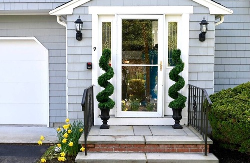 Silver Beach House | S.S. Escape | Walk to Beaches | Newly Renovated | Dog Friendly